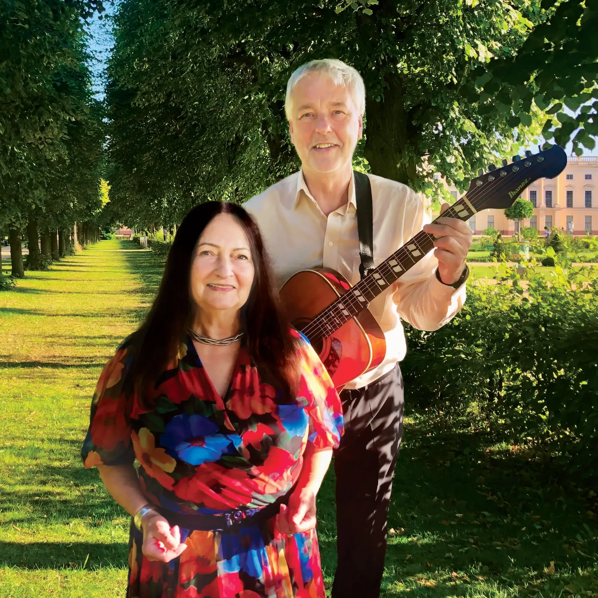 Wera und Bernd bei einem gemeinsamen Fototermin im Grünen.